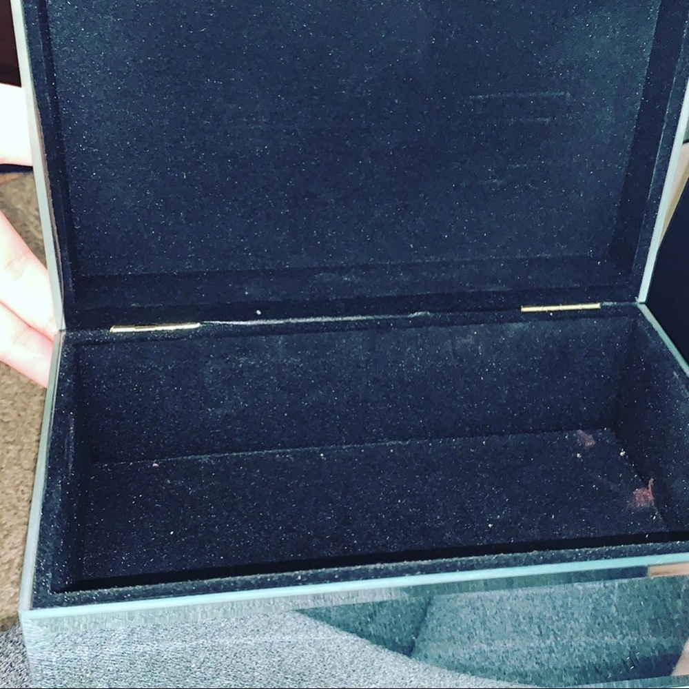 Jewelry box - Picture 3 of 3